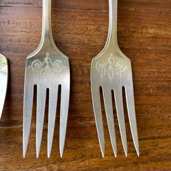 Antique 1921 Oneida Community Plate Grosvenor Salad Forks Set of 4 With Monogram - Picture 4 of 8